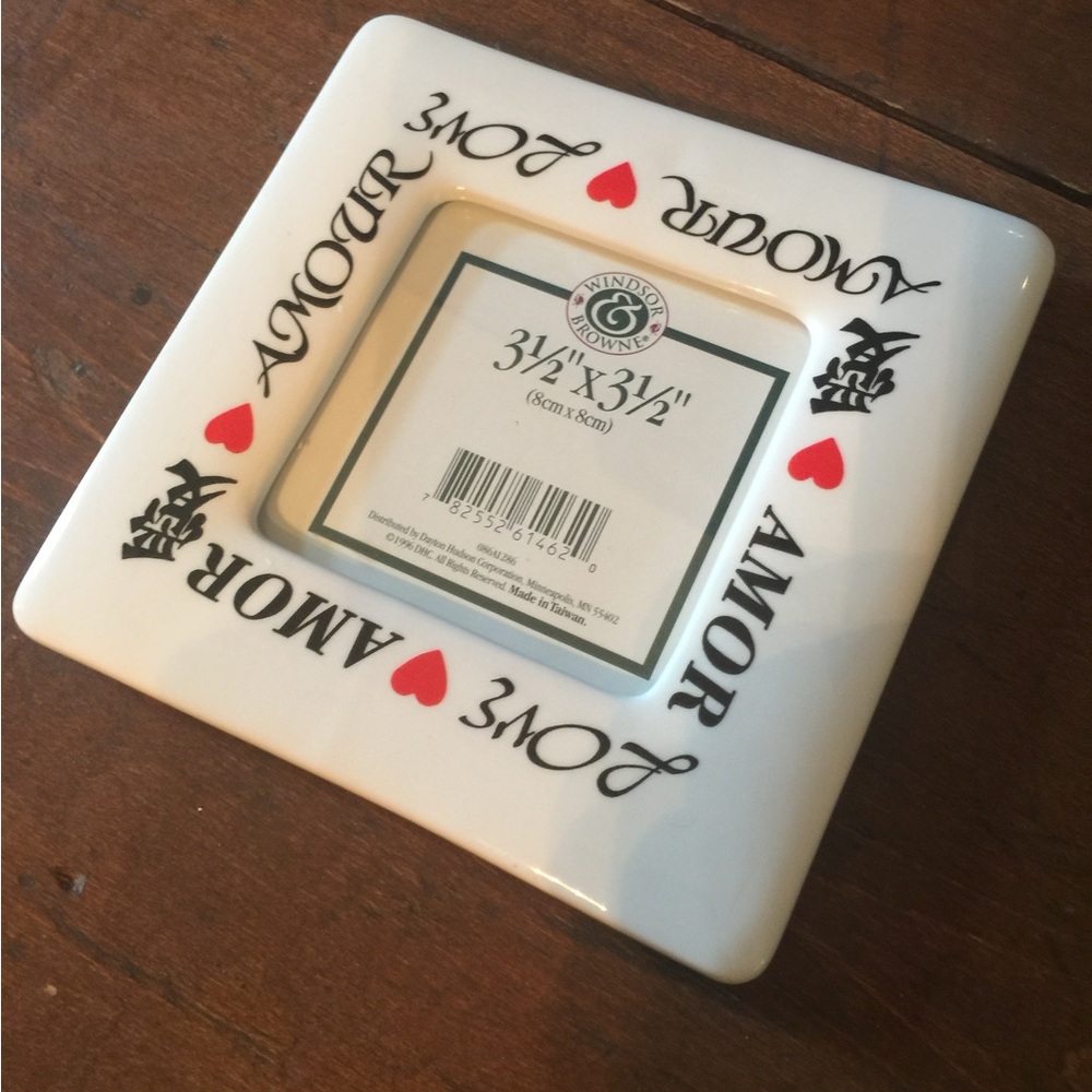 Small desktop Ceramic LOVE Language Photo Frame - Picture 5 of 6